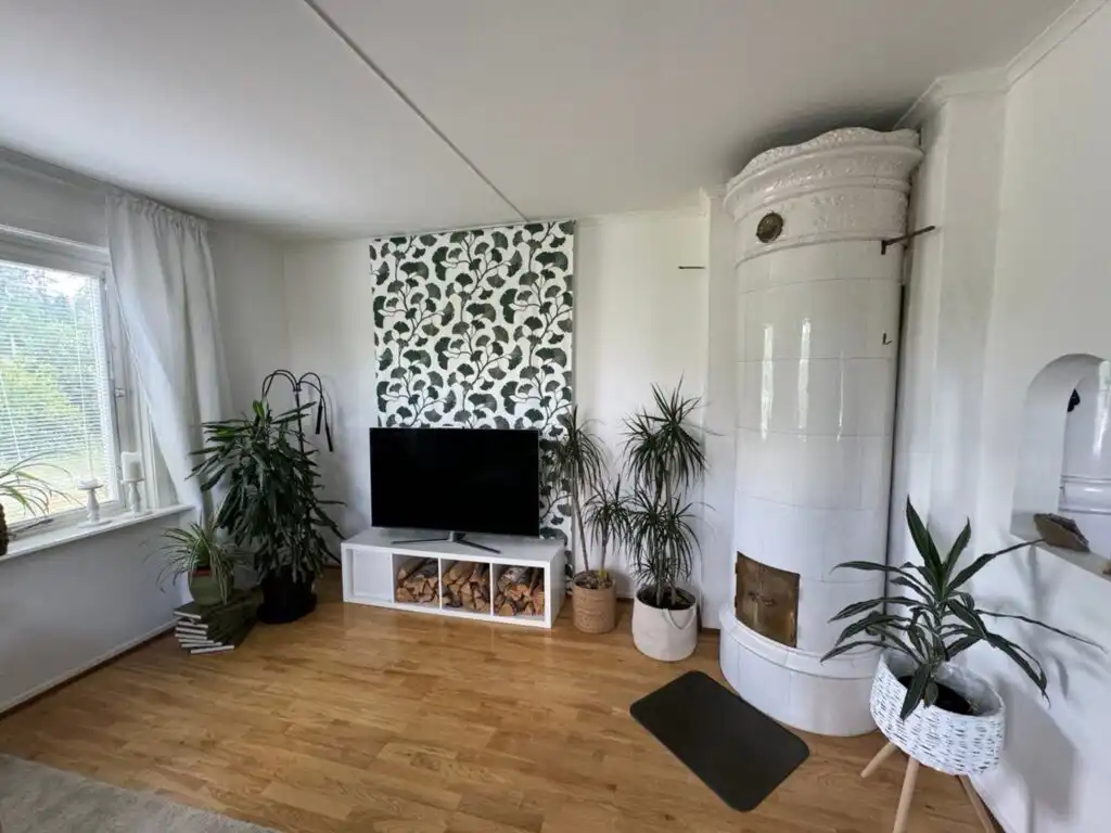 Heller Wohnbereich im Ferienhaus Emil hemma in Järnforsen