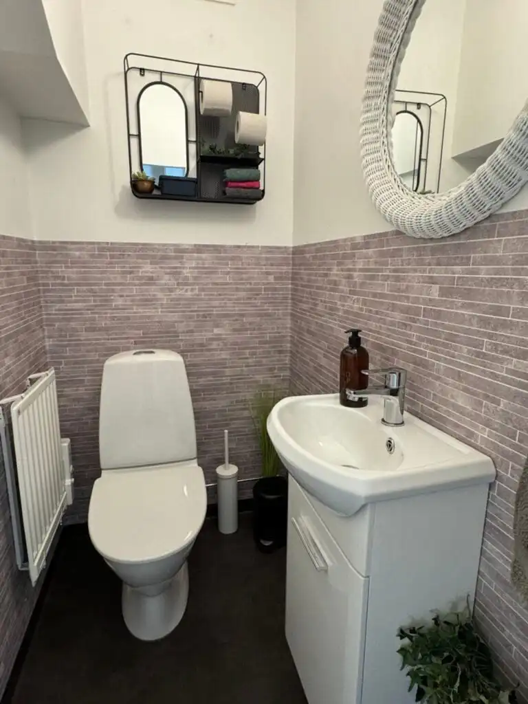 Gäste-WC im Ferienhaus Emil hemma in Småland