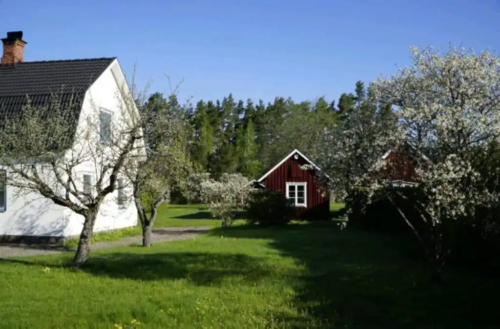 Fassade und Eingang vom Ferienhaus Emil hemma in Järnforsen, Småland nahe Vimmerby
