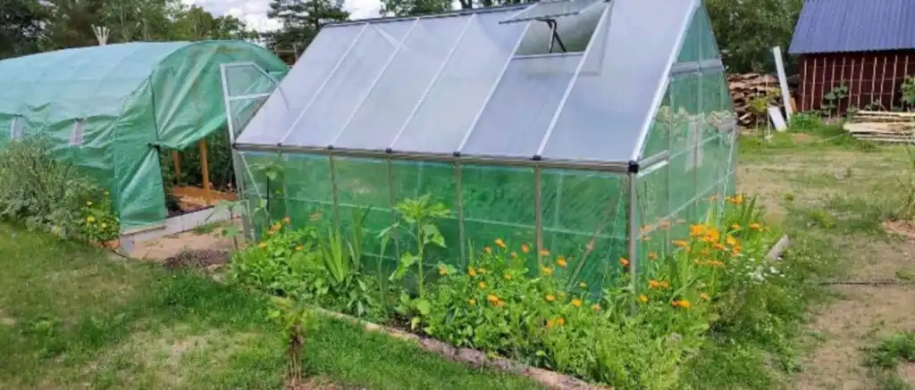 Eingezäunter Garten am Emil hemma in Järnforsen, Småland