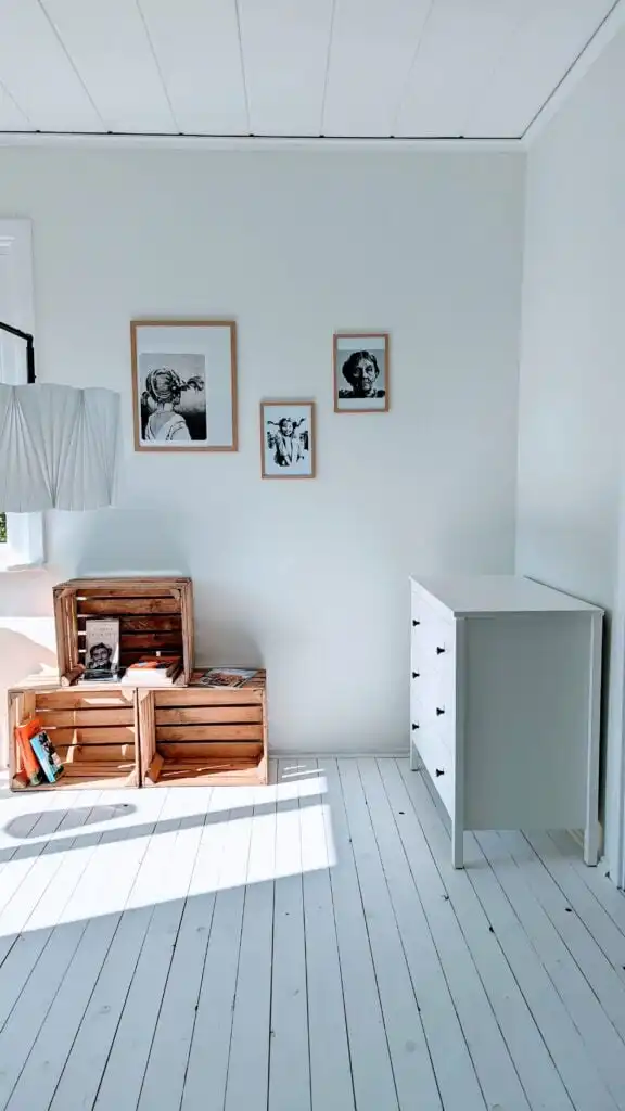 Wohnbereich der Villa Langstrumpf in Silverdalen mit skandinavischem Design – Familienurlaub in Småland