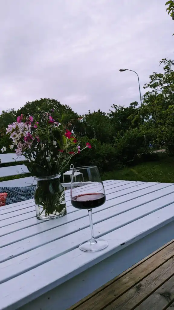 Sitzbereich auf der Terrasse der Villa Obstgarten in Mörlunda Småland