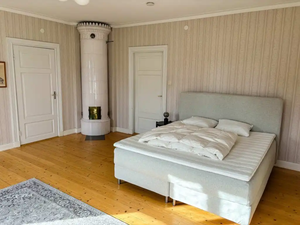 Helles Schlafzimmer im Ferienhaus Seegut Hovmantorp direkt am See
