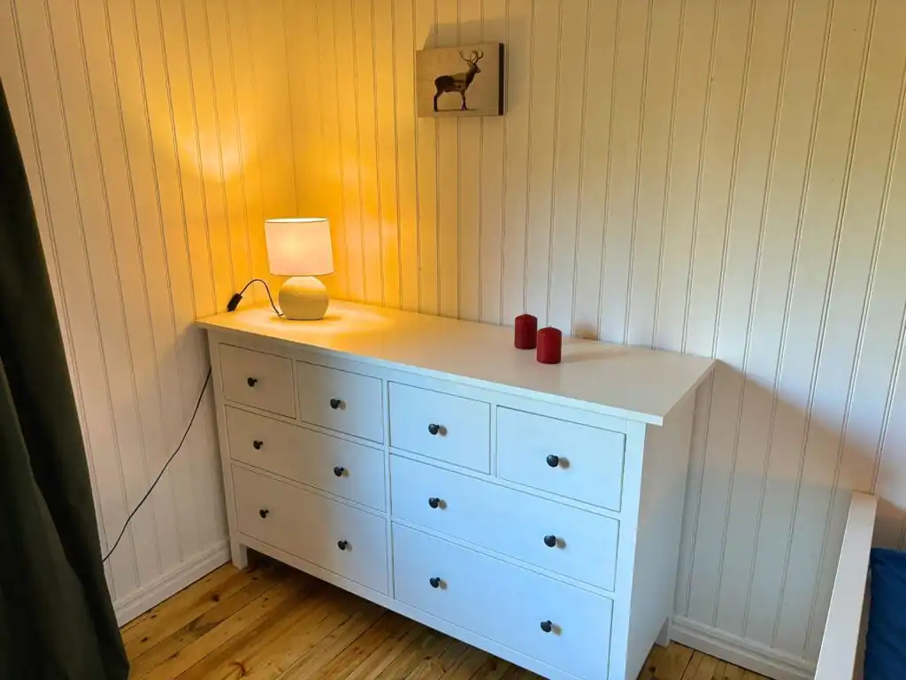 Weiteres Schlafzimmer mit Doppelbett – Ferienhaus mit Boot und Kanu in Alsterbro