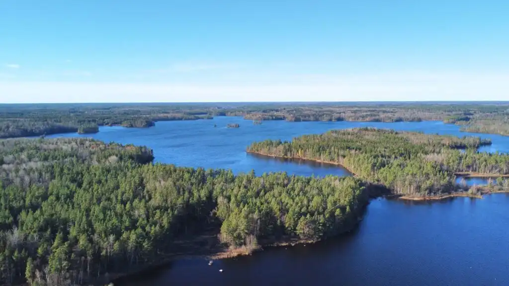 Panoramablick über die Seenlandschaft bei Alsterbro – Villa Lotte in Småland