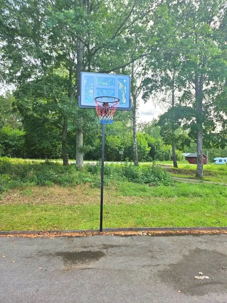Freizeit- und Spielfläche nahe Villa Lotte – Familienurlaub in Småland