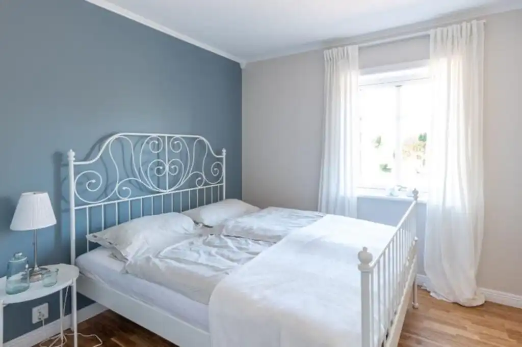 Freundliches Schlafzimmer im Neubau-Ferienhaus Villa Vita – Urlaub mit Hund an der Ostsee möglich