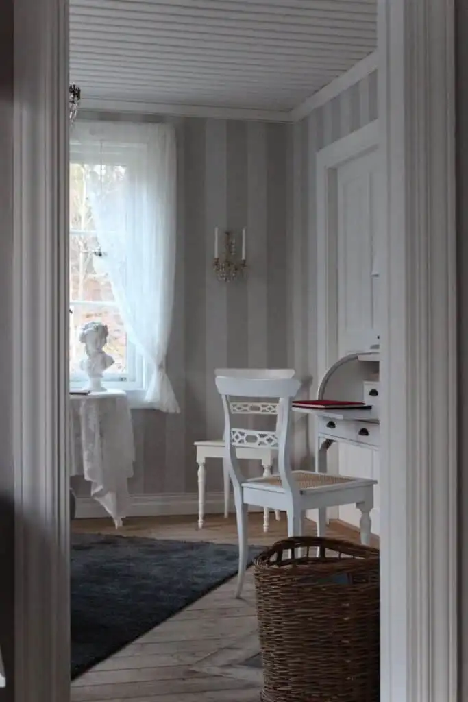 Wohnzimmer im Ferienhaus Villa Lilla in Viserum Småland mit gemütlicher Einrichtung