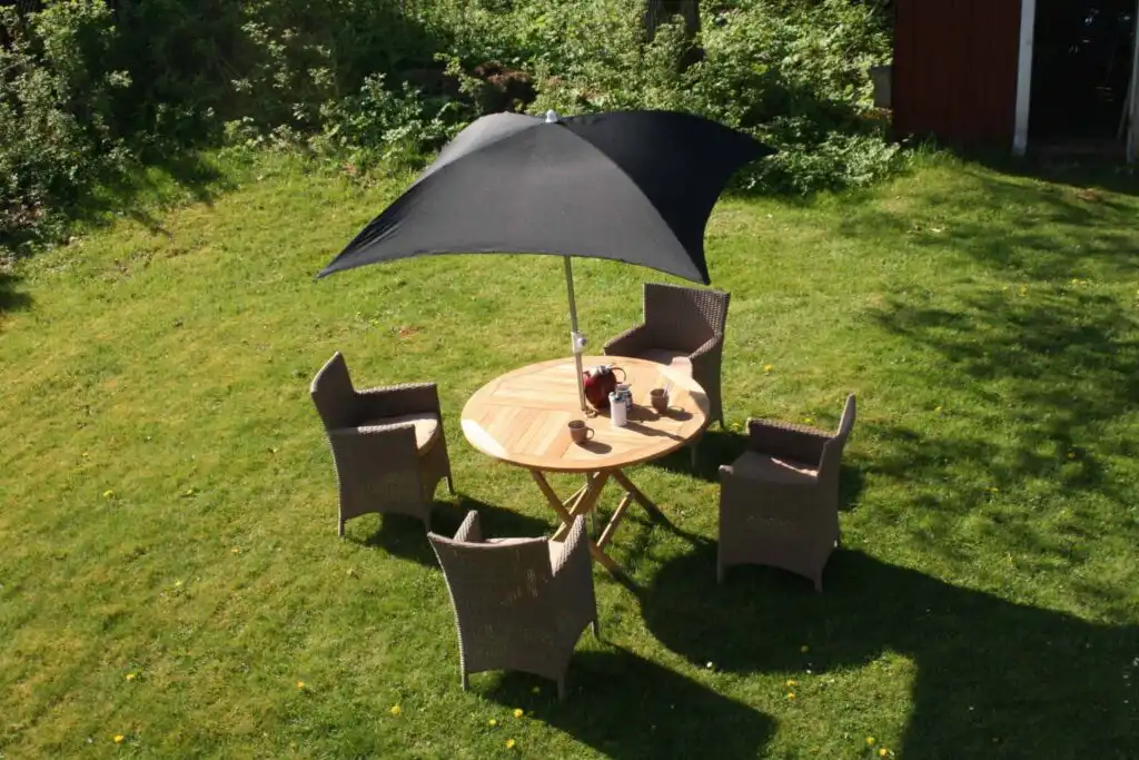 Sitzplatz im Garten des Ferienhauses Villa Lilla in Viserum Småland
