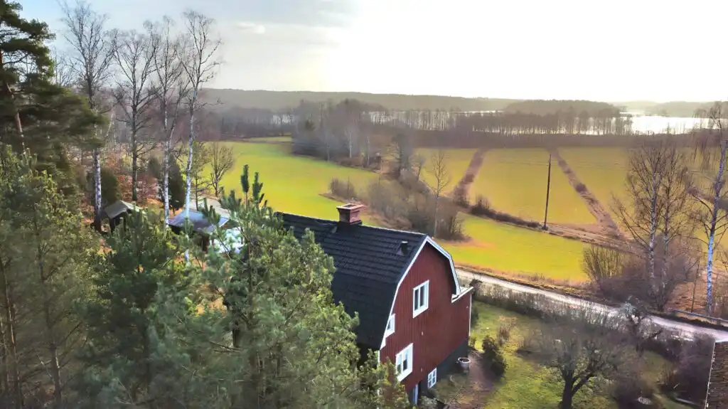 Schlafzimmer mit Seeblick im Hus Mio nahe Vimmerby