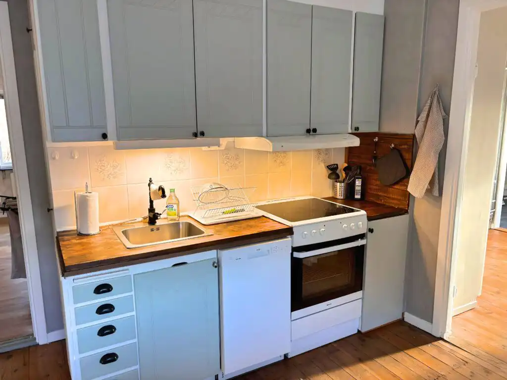 Moderne Küche im Ferienhaus Hus Mio nahe Vimmerby