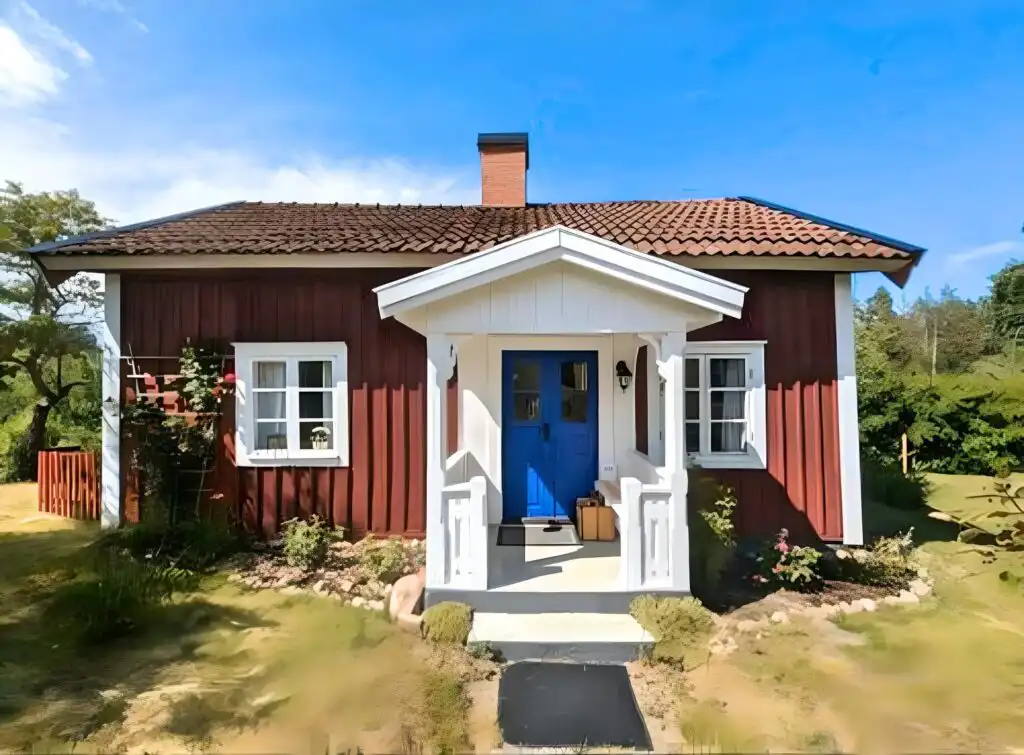 Hauptansicht von Hus Bohult in Berga – rotes traditionelles Schwedenhaus in Småland