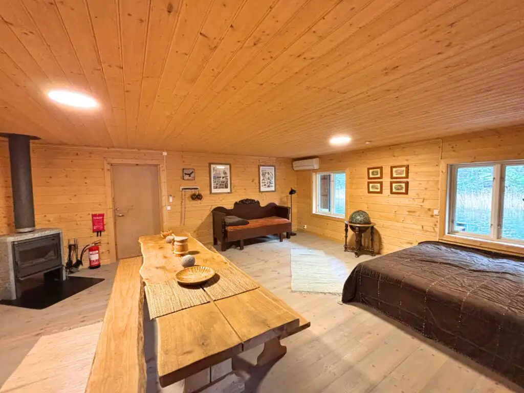 Wohnbereich im Ferienhaus Hus Upplångö im rustikalen Stil