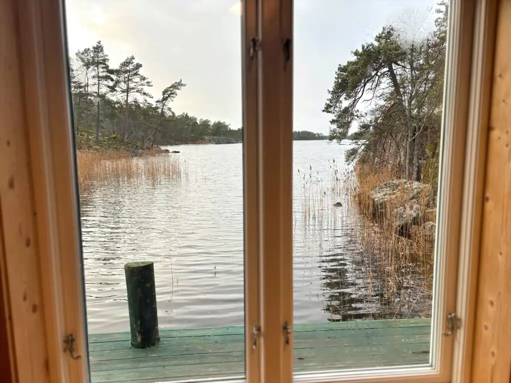 Blick aus dem Ferienhaus Hus Upplångö direkt auf die Ostsee