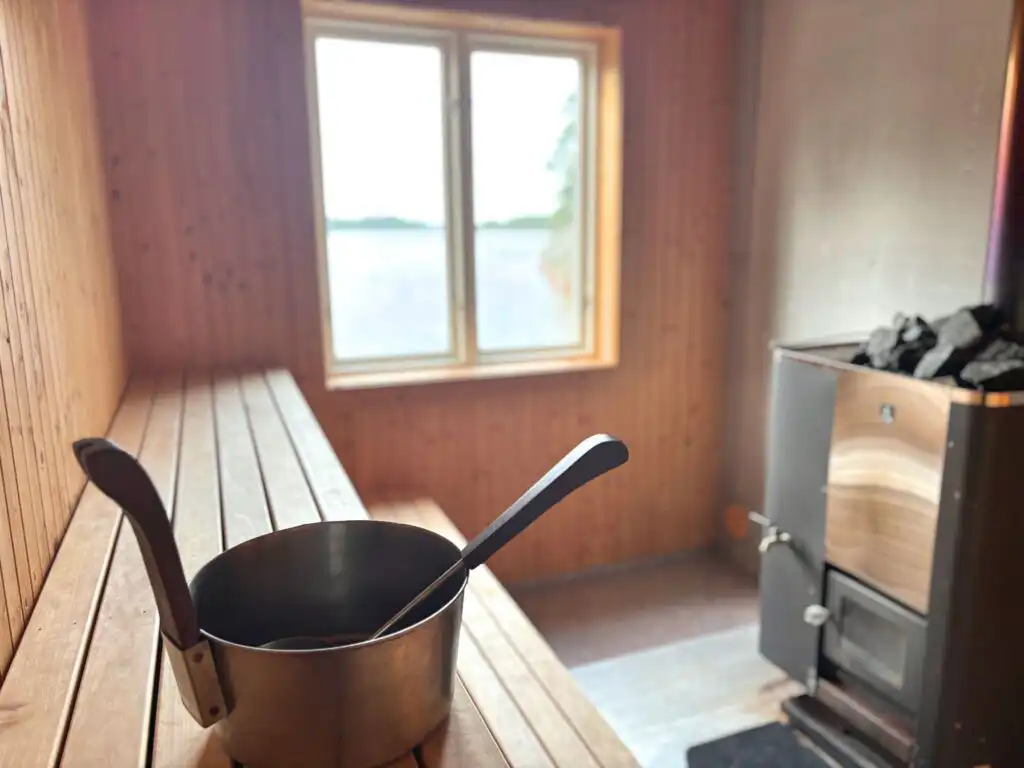 Blick aus der Sauna des Hus Upplångö auf die Ostsee in den Schären