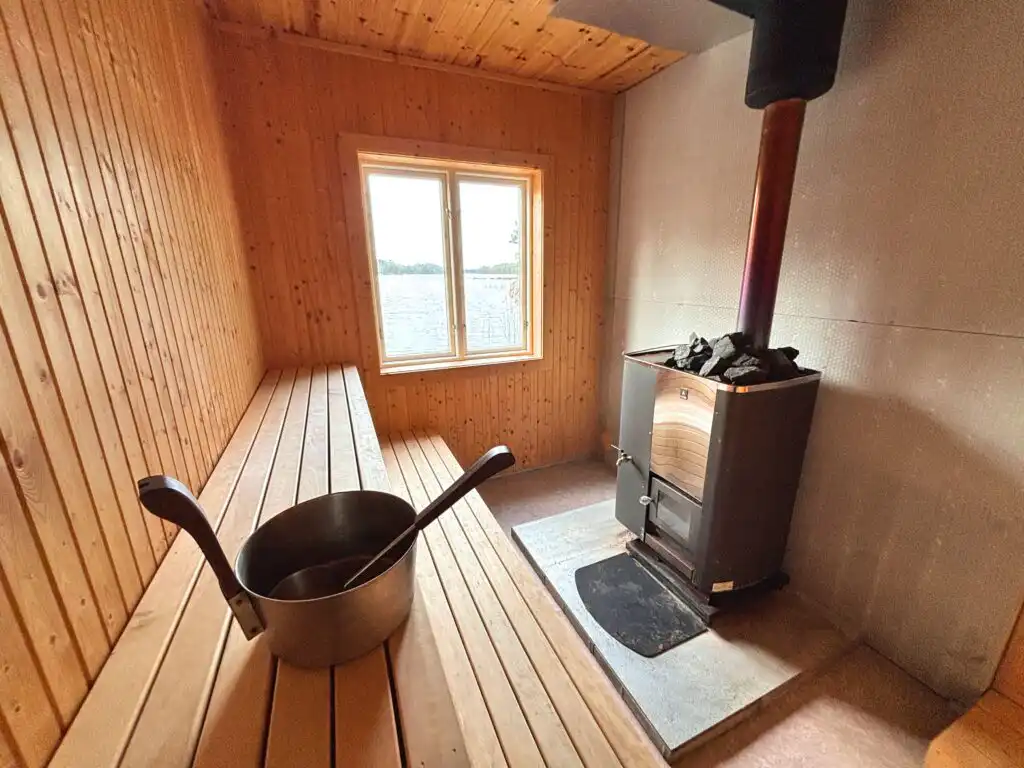 Sauna im Ferienhaus Hus Upplånngö in den Schären bei Figeholm mit Holzofen