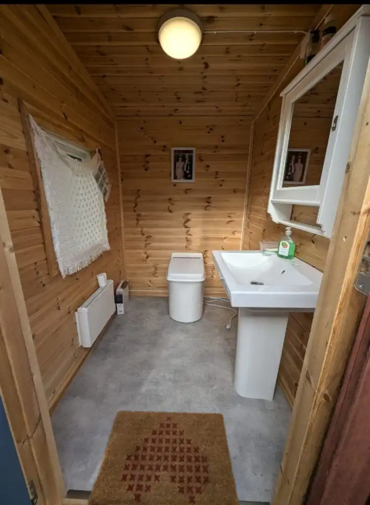 Badezimmer im Ferienhaus Hus Upplånngö in den Schären von Småland