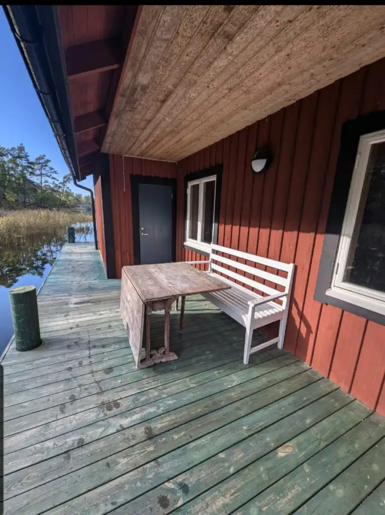 Eingang und Terrasse vom Ferienhaus Hus Upplånngö in Figeholm