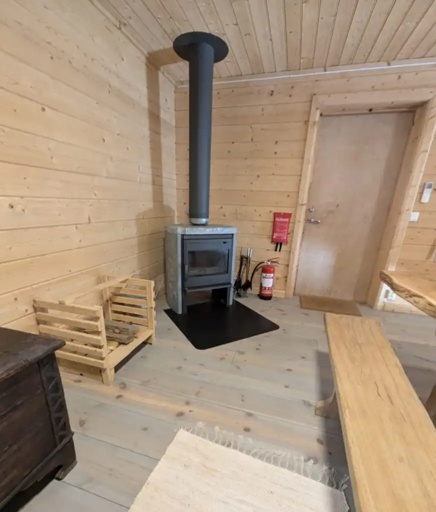Holzofen im Ferienhaus Hus Upplånngö für gemütliche Abende