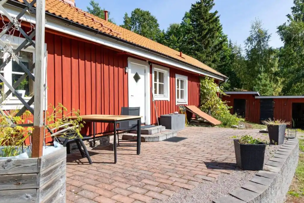 Terrasse mit Meerblick am Hus Skärgården in Figeholm