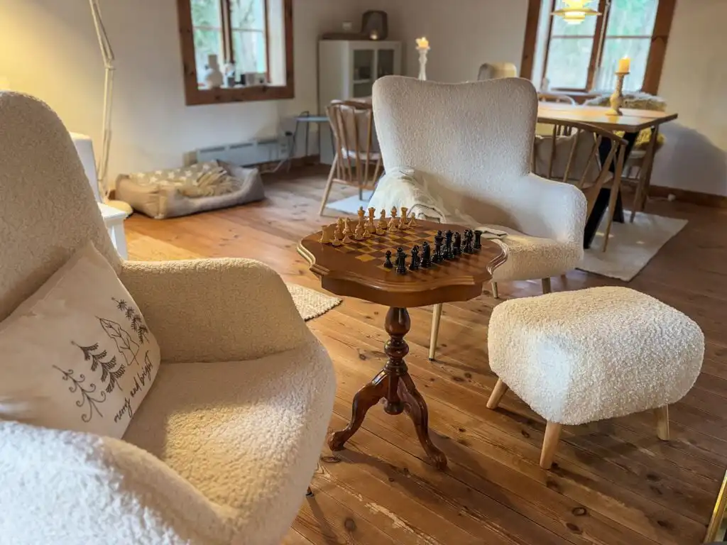 Wohnzimmer mit Sitzgruppe im Hus Skärgården in Figeholm