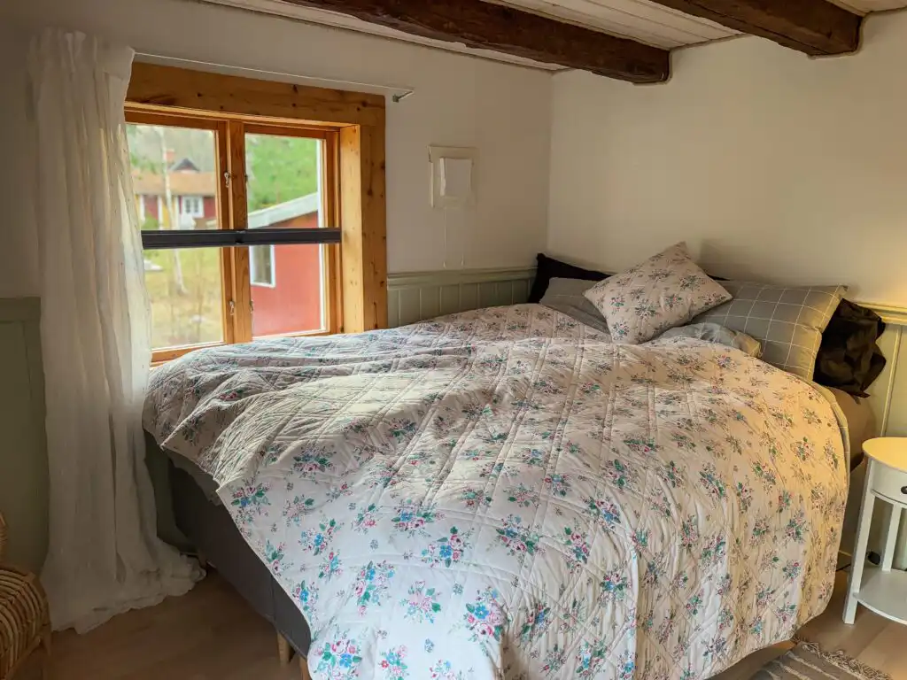 Schlafzimmer im Hus Skärgården in Figeholm mit Blick ins Grüne