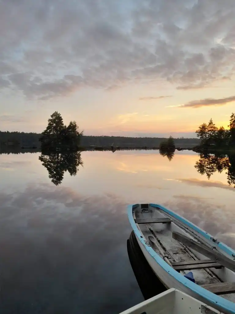 Sonnenuntergang am See bei Berga in Småland – Natur und Erholung nahe dem Ferienhaus Hus Anna