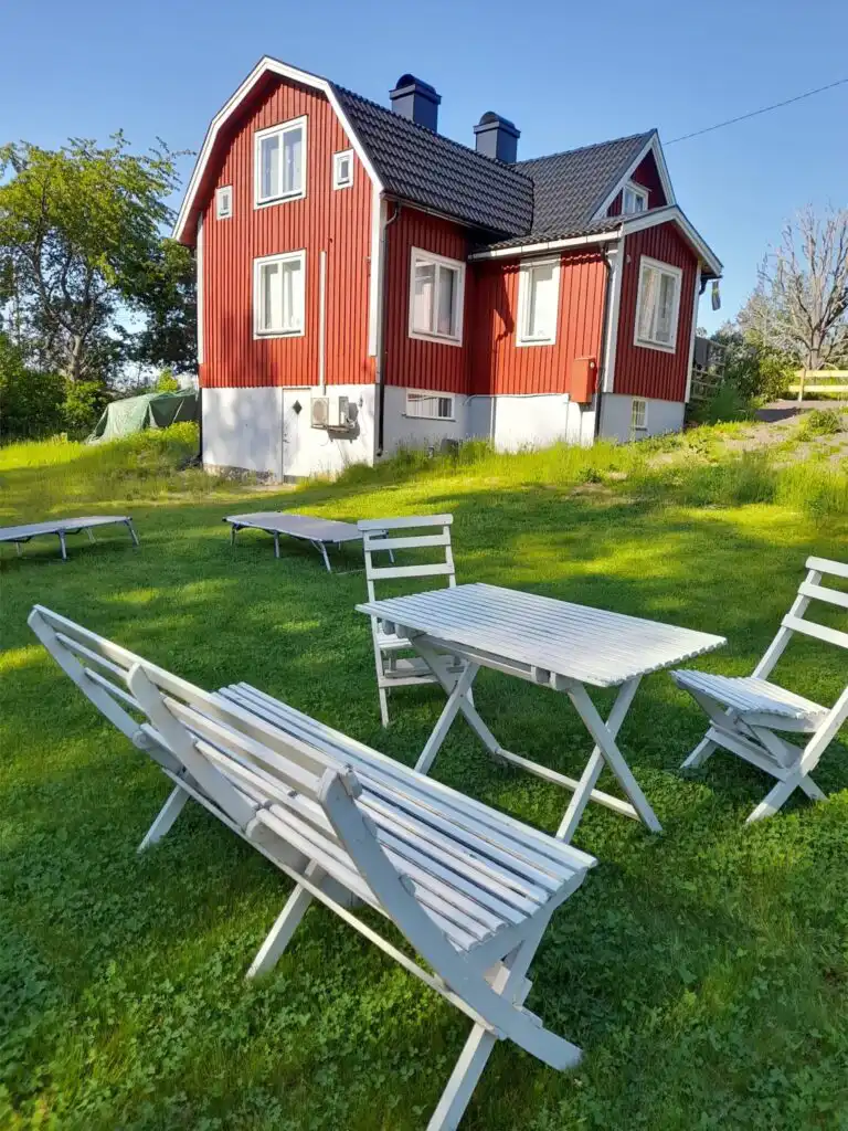 Garten am Ferienhaus Hus Anna in Berga – Ferienhaus in Småland für Familien und Paare