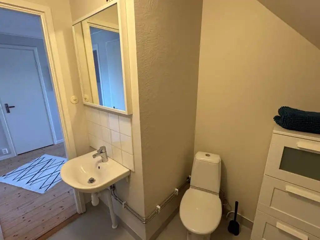 Flur im Ferienhaus Hus Hörnsö – Verbindung zwischen den Schlafräumen