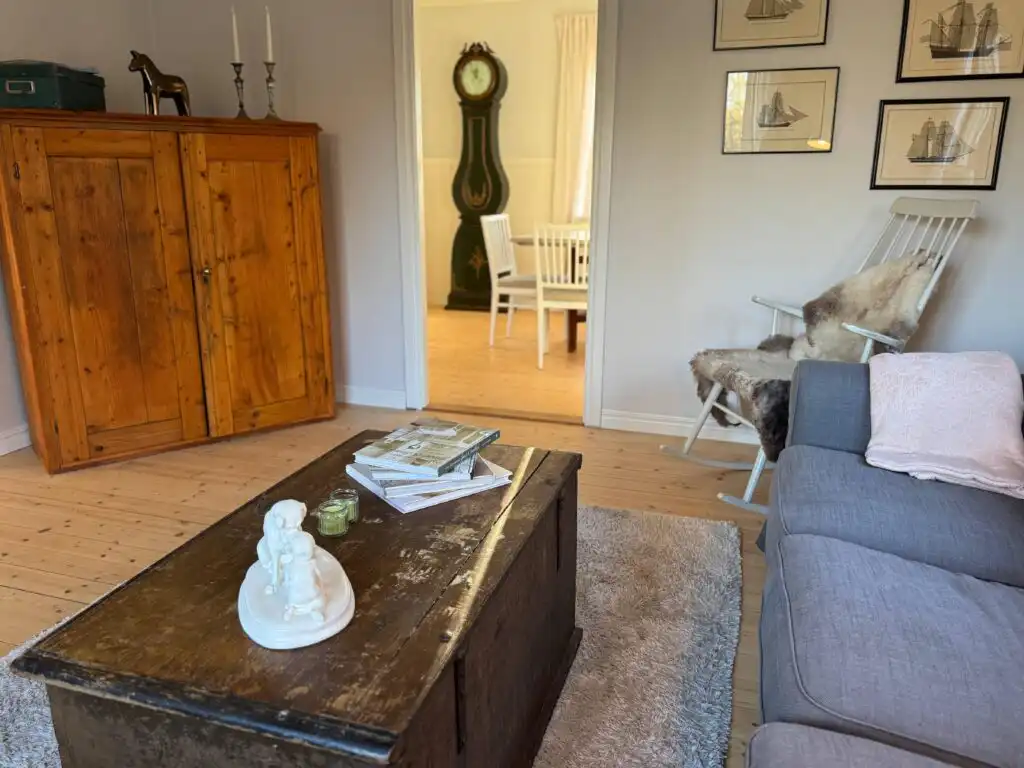 Dekoratives Detail mit Blumen im Ferienhaus Hus Hörnsö – liebevoll gestaltetes Interieur