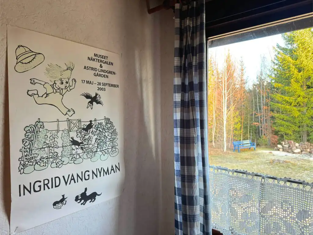 Fensterblick ins Grüne bei Stuga Sjögolf in Småland