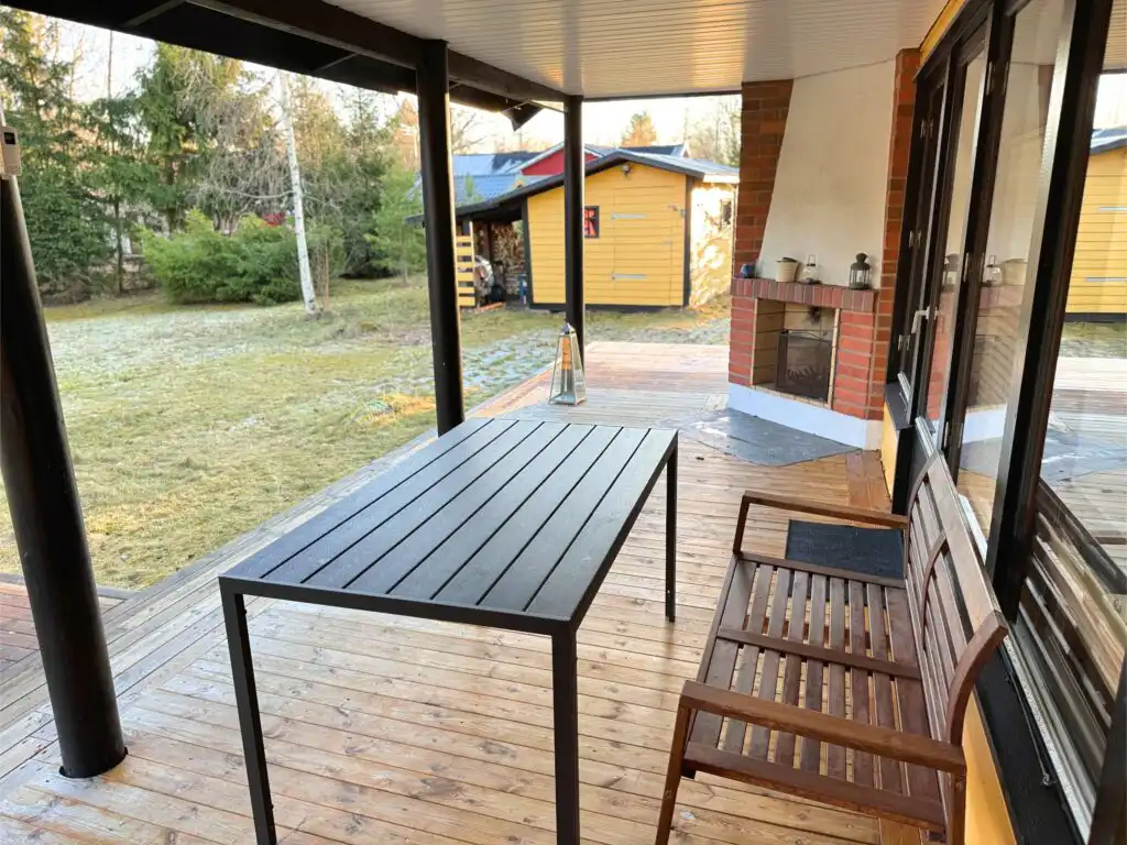 Terrasse von Stuga Sjögolf in Storebro nahe Vimmerby