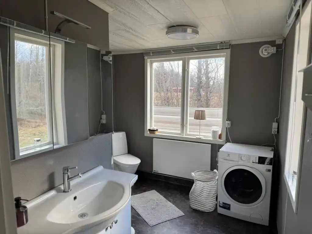 Badezimmer im Ferienhaus Hus Anna in Berga – modernes Ferienhaus in Småland