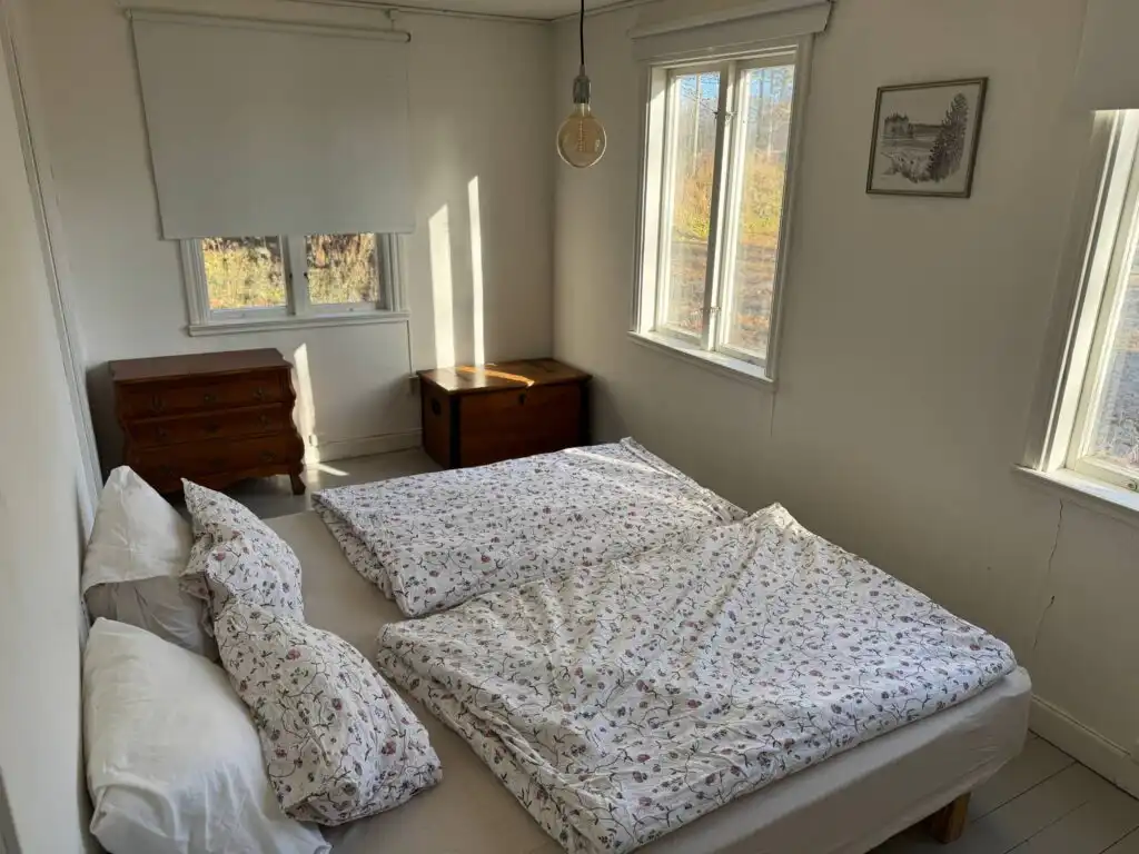 Schlafzimmer im Ferienhaus Hus Blommenshöns bei Ruda – gemütliches Schwedenhaus in Småland