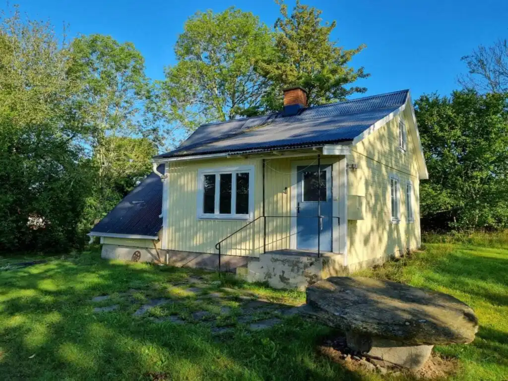 Außenansicht von Hus Blommenshöns bei Ruda – charmantes kleines Schwedenhaus in Småland