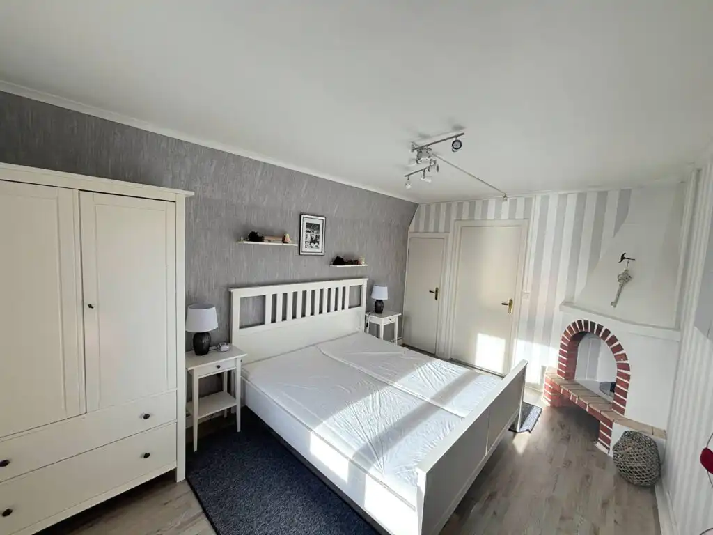 Schlafzimmer im Ferienhaus beim Michel in Järnforsen – Urlaub in der Astrid-Lindgren-Region