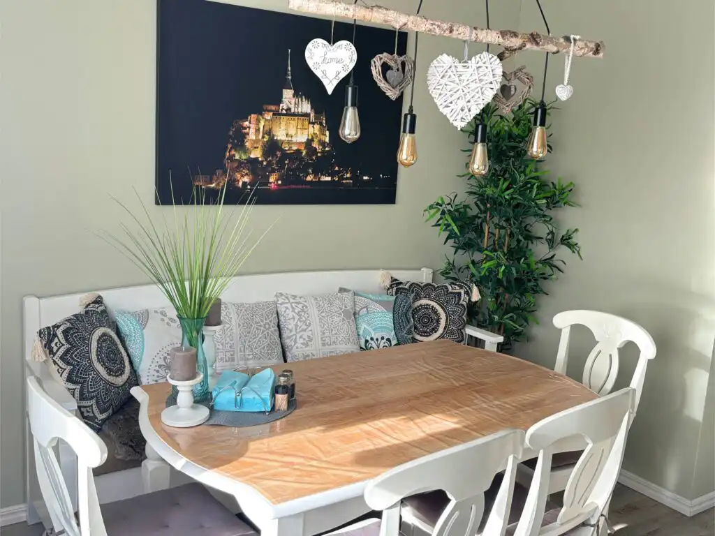 Essbereich in der Küche im Ferienhaus beim Michel in Järnforsen – Urlaub in Småland
