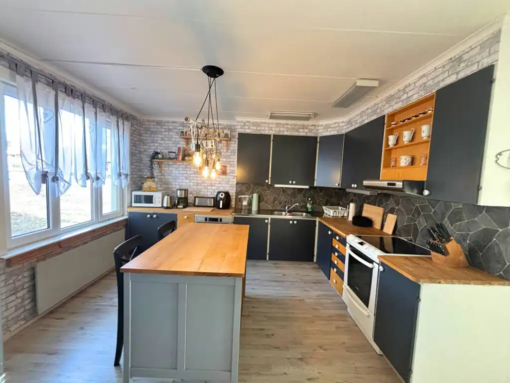 Küche im Ferienhaus beim Michel in Järnforsen – allergikergeeignetes Ferienhaus in Småland