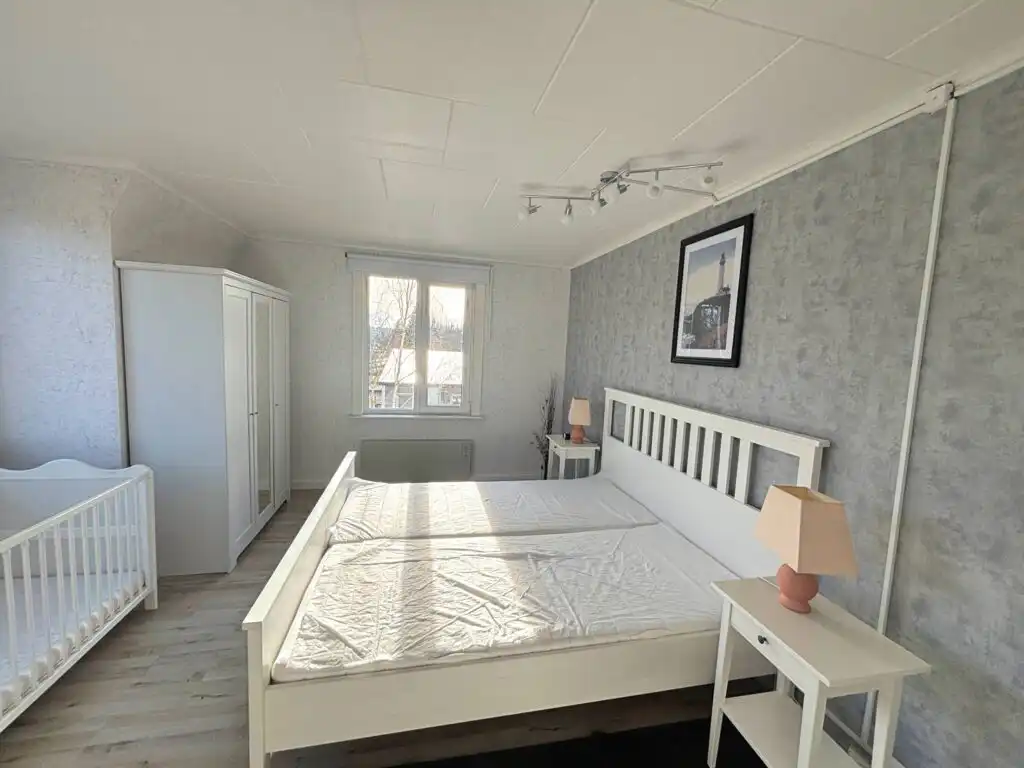 Schlafzimmer im Dachgeschoss des Ferienhauses beim Michel in Järnforsen – allergikergeeignetes Ferienhaus in Småland