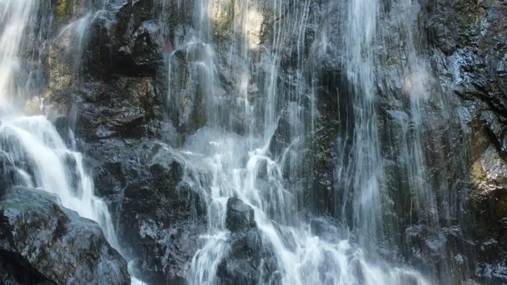 Wasserfall in der Region Hammarstrand – Naturerlebnis in Jämtland