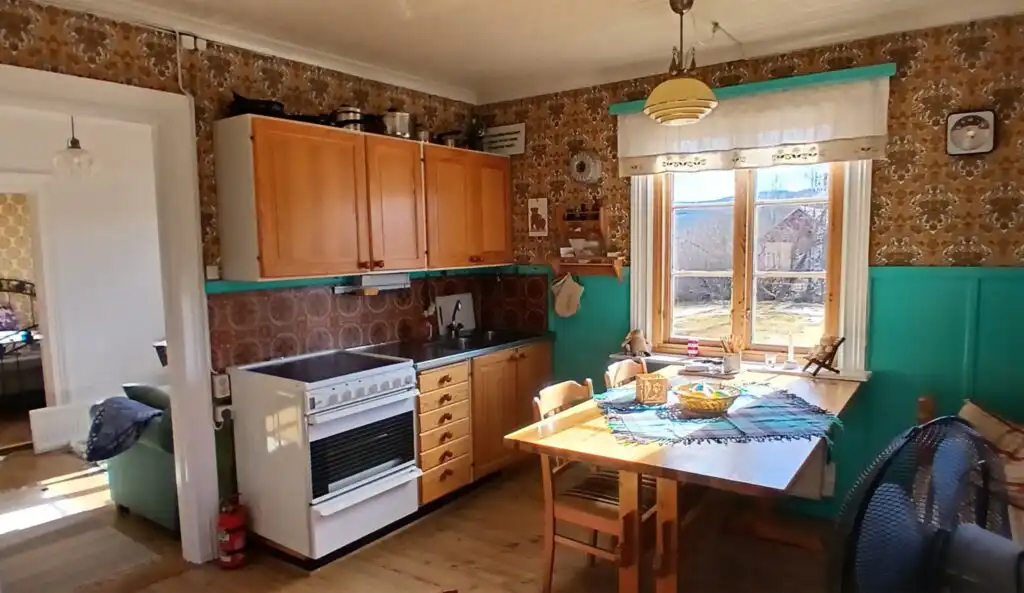 Küche im Ferienhaus Hus Hammarstrand – rustikale Küche im renovierten Schwedenhaus