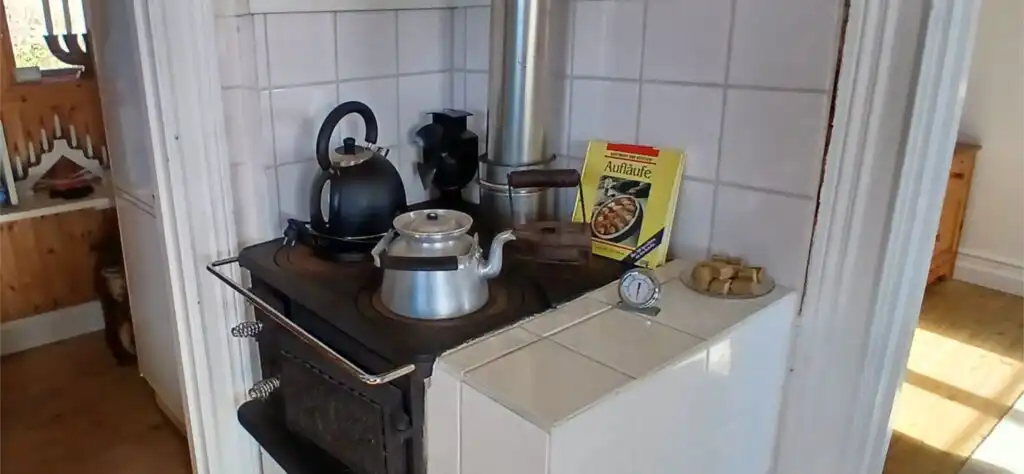 Küche mit Spüle im Ferienhaus Hus Hammarstrand – funktionale Landhausküche
