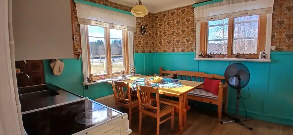 Essbereich mit Küche im Ferienhaus Hus Hammarstrand – gemütlicher Essplatz im Ferienhaus