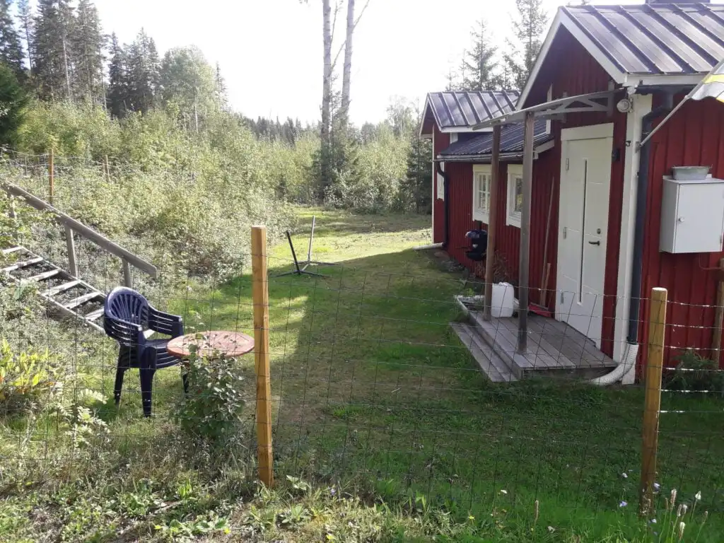 Gartenbereich am Ferienhaus Hus Hammarstrand – ruhiges Grundstück in der Natur
