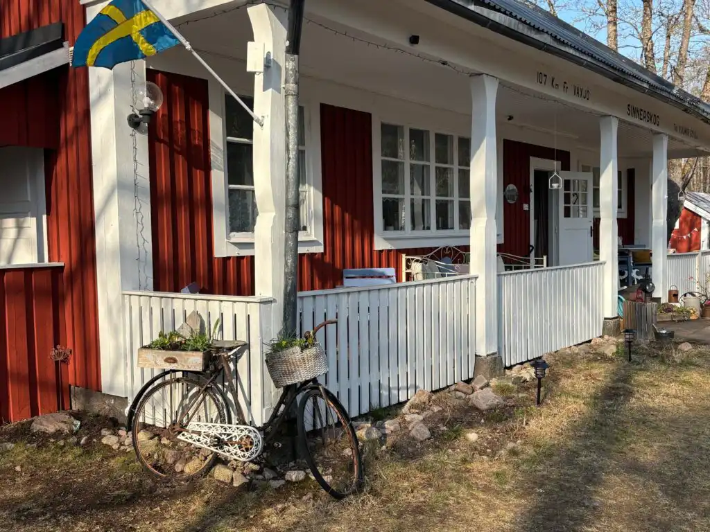 Eingang zum historischen Bahnhof mit Ferienwohnung Stationskontor