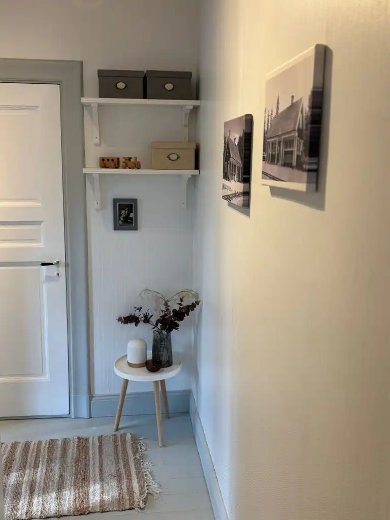 Flur zum Schlafzimmer in der Ferienwohnung Stationskontor im Bahnhofsgebäude