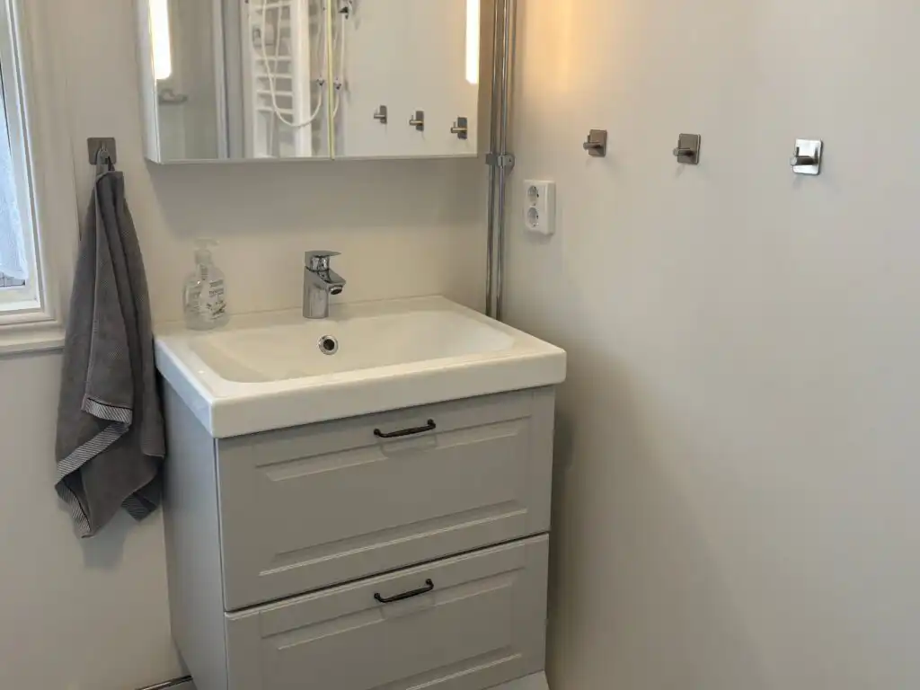 Waschbecken im Badezimmer der Ferienwohnung Stationskontor im Bahnhofsgebäude