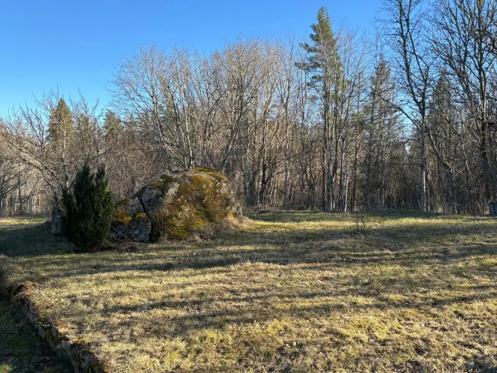 Garten am Ferienhaus Hus Ådalsvägen in Fågelfors – Natururlaub in Småland
