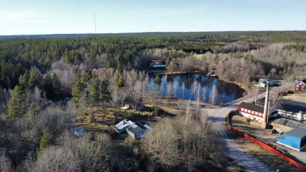 Vogelperspektive auf Fågelfors in Småland – Natur und Wälder nahe Hus Ådalsvägen