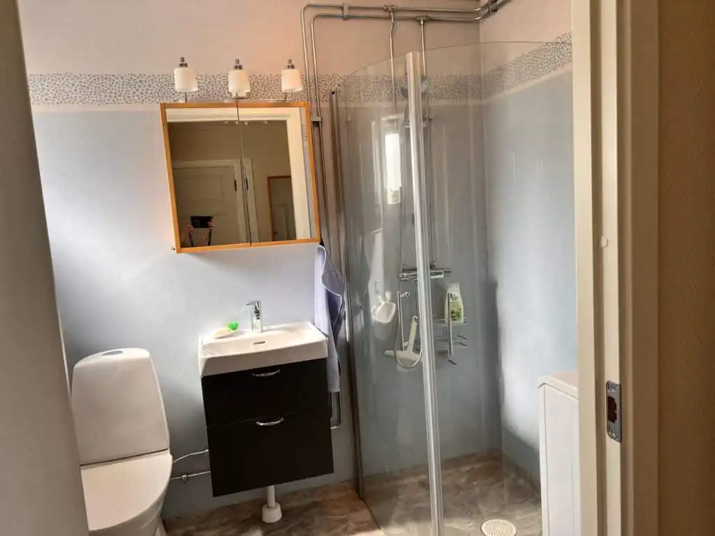 Badezimmer im Cottage Marieberg in Unnaryd – Ferienhaus in Småland